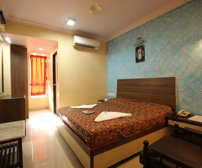 Hotel Singh's International